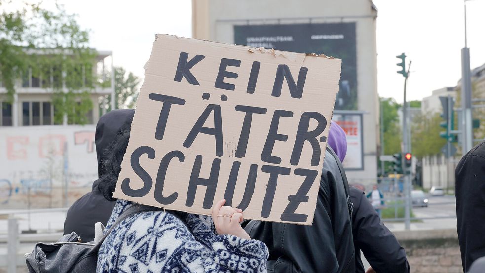 Belgische Studenten haben gegen das umstrittene milde Urteil im Vergewaltigungsfall eines Medizinstudenten demonstriert. Foto: IMAGO / HärtelPRESS