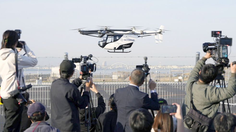 Auf der Expo ist neben Robotern auch ein „fliegendes Auto“ zu sehen. Foto: -/kyodo/dpa