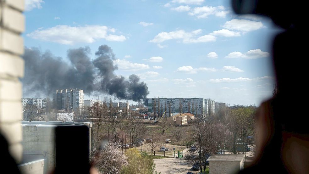 In der Stadt Sumy sollen sich zum Zeitpunkt des russischen Raketenschlags Soldaten im Zentrum versammelt haben. Foto: Evgeniy Maloletka/AP/dpa