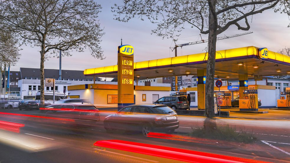 Die Spritpreise in Deutschland sinken weiter. Foto: dpa/Thomas Banneyer