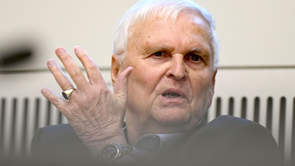 Kritisiert die FIFA scharf: Theo Zwanziger. Foto: Arne Dedert/dpa/POOL/dpa