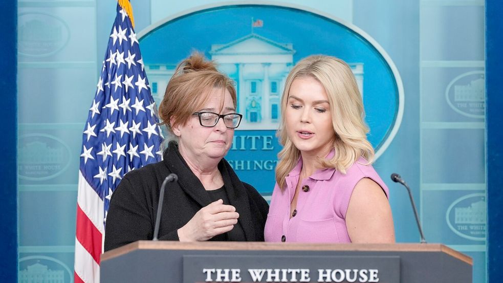 Das Weiße Haus präsentiert die Mutter einer ermordeten Frau als Ehrengast. (Archivbild) Foto: Alex Brandon/AP/dpa
