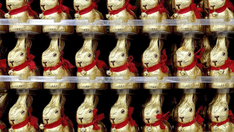 Osterhasen vergessen? Kein Problem, am Karsamstag sind die Läden offen. (Archivbild) Foto: Karl-Josef Hildenbrand/dpa