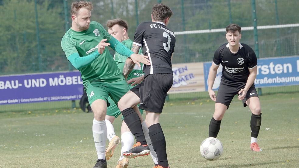 Ostfrisia Moordorf schaffte in der zweiten Halbzeit noch den verdienten Ausgleich gegen den FC Loquard.Fotos: Helmut Vortanz