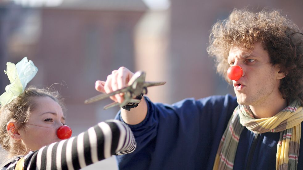 Sie machen immer wider etwas aus der Lamäng: Clowns und ihre improvisierten Späße. Foto: IMAGO/Depositphotos