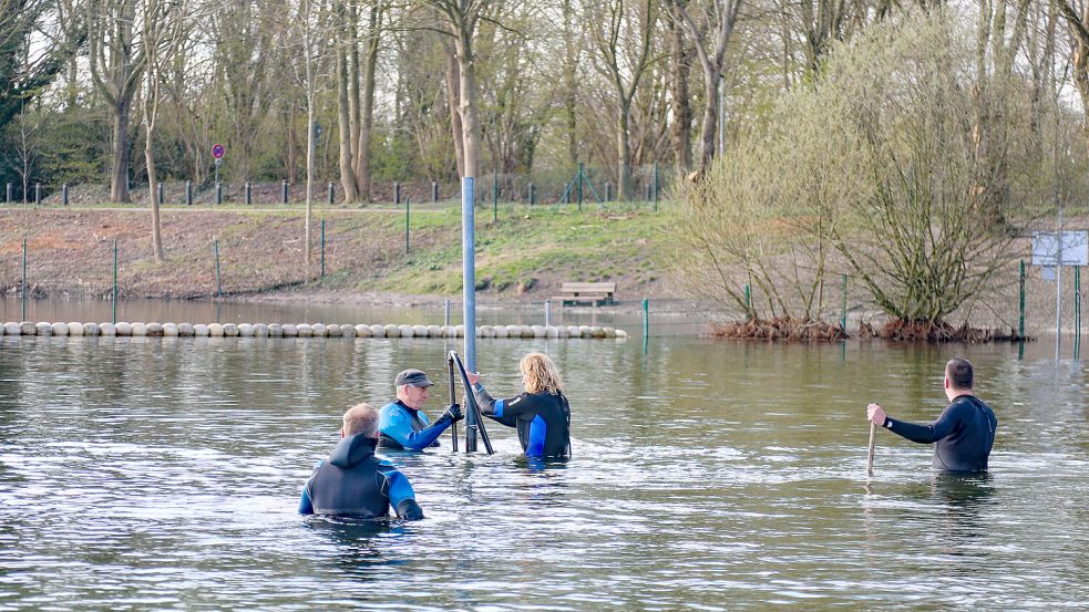 Vor Ostern wurde mit der Saisonvorbereitung am Badesee begonnen. Foto: Romuald Banik