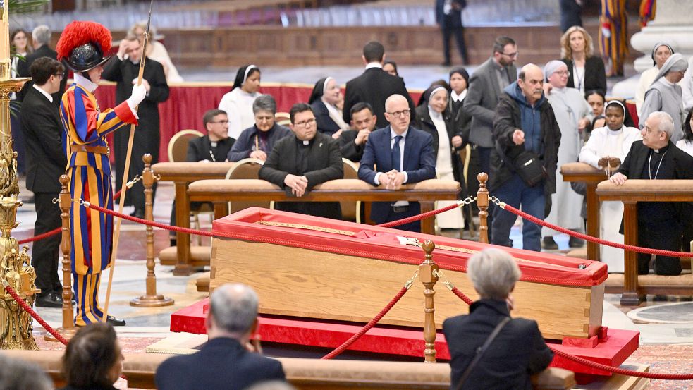 Am Samstag wird der Leichnam von Papst Franziskus beigesetzt – auch Teile seiner Familie wollen dabeisein. Foto: IMAGO / Gruppo LiveMedia