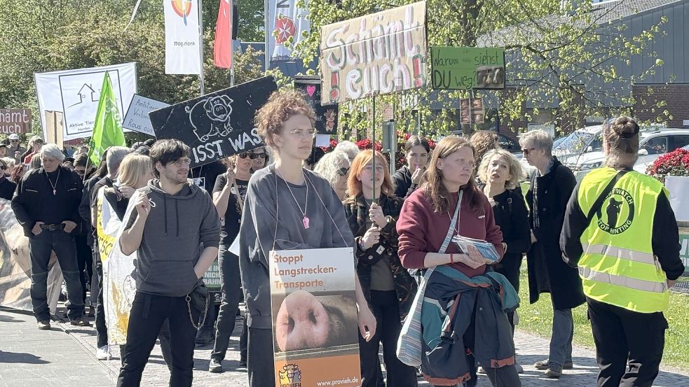 Die Kritik richtet sich gegen Tiertransporte.