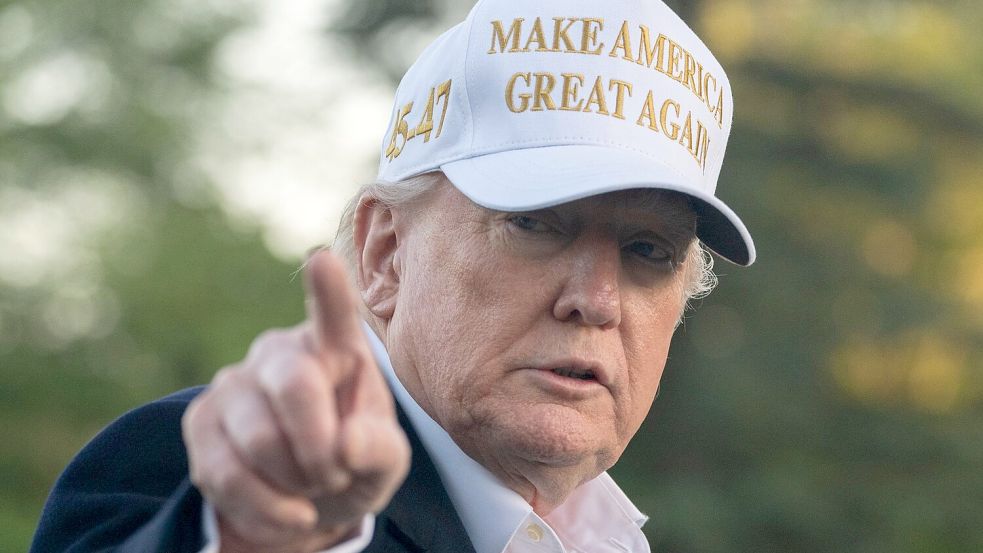 Die Umfragen zu Trumps ersten 100 Tagen im Amt gefallen dem US-Präsidenten nicht. (Archivbild) Foto: Manuel Balce Ceneta/AP/dpa
