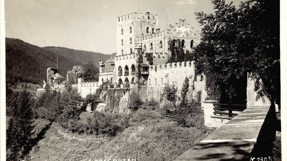 Vom Privatschloss zum VIP-Knast: In Schloss Itter - hier als Postkartenmotiv 1942 - hielten die Nationalsozialisten hochrangige französische Politiker fest. Foto: imago/Arkivi