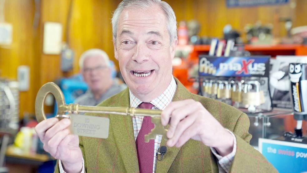 Der Brexit-Vorkämpfer und Chef der rechtspopulistischen Partei Reform UK, Nigel Farage, träumt bereits vom Schlüssel zum Regierungssitz 10 Downing Street. (Archivbild) Foto: Joe Giddens/PA Wire/dpa