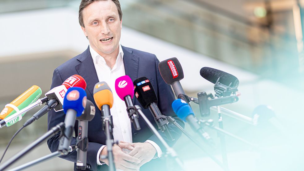 Sebastian Lechner, Partei- und Fraktionsvorsitzender der Union in Niedersachsen, muss die Personalpolitik von Fast-Kanzler Merz verteidigen. Foto: dpa / Moritz Frankenberg