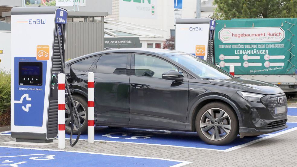 Es gibt bereits mehr als 240 öffentliche Ladesäulen im Landkreis Aurich, wie hier am Dreekamp in Aurich. Foto: Romuald Banik