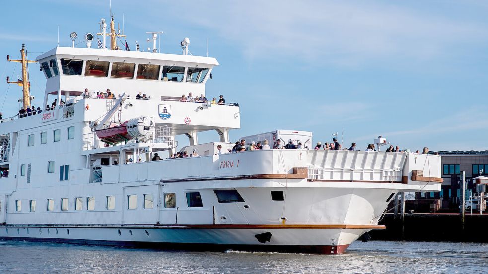 Ein Fährschiff der AG Reederei Norden-Frisia legt nach der Überfahrt von der Insel Norderney im Hafen von Norddeich an. Foto: DPA