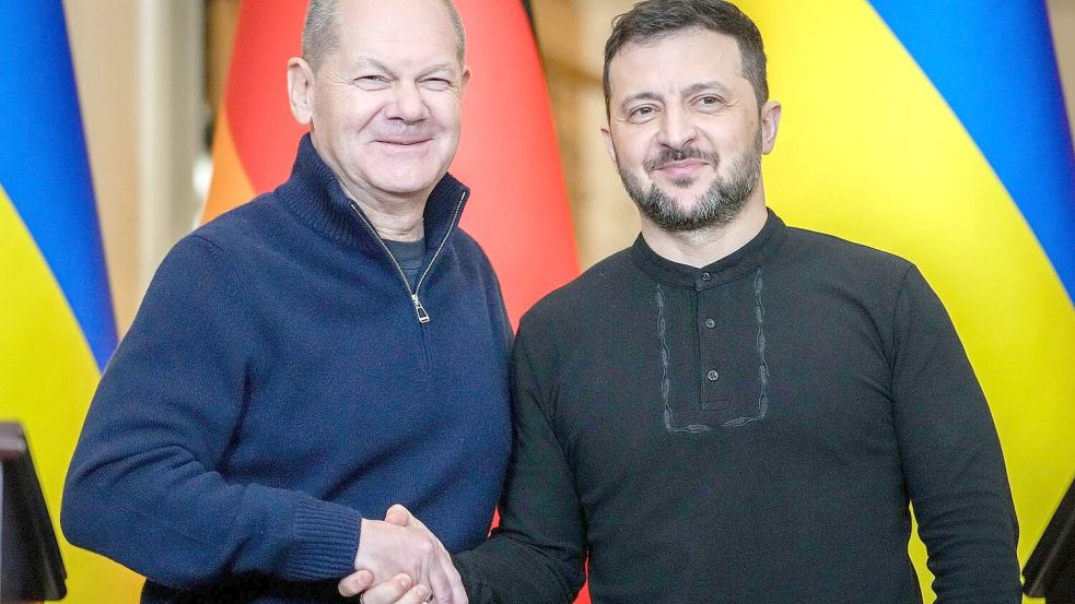 Telefonat zum Ende seiner Amtszeit: Der scheidende Bundeskanzler hat den ukrainischen Präsidenten Selenskyj angerufen. Foto: Kay Nietfeld/dpa