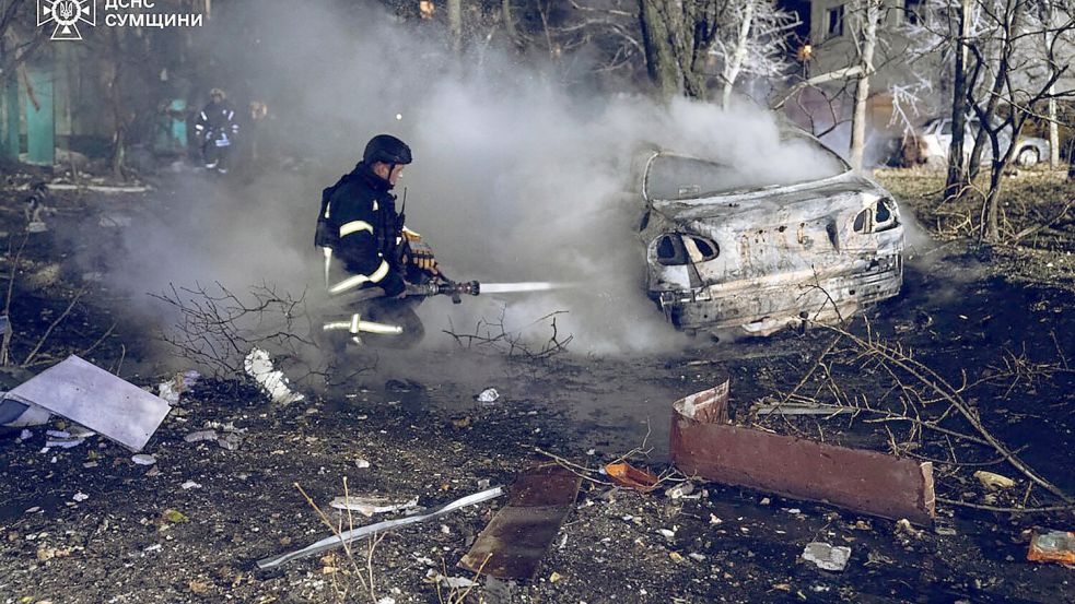 Die nordostukrainische Großstadt Sumy nahe der russischen Grenze ist immer wieder Ziel von russischen Raketen- und Drohnenangriffen. (Archivbild) Foto: Uncredited/Ukrainian Emergency Service/dpa