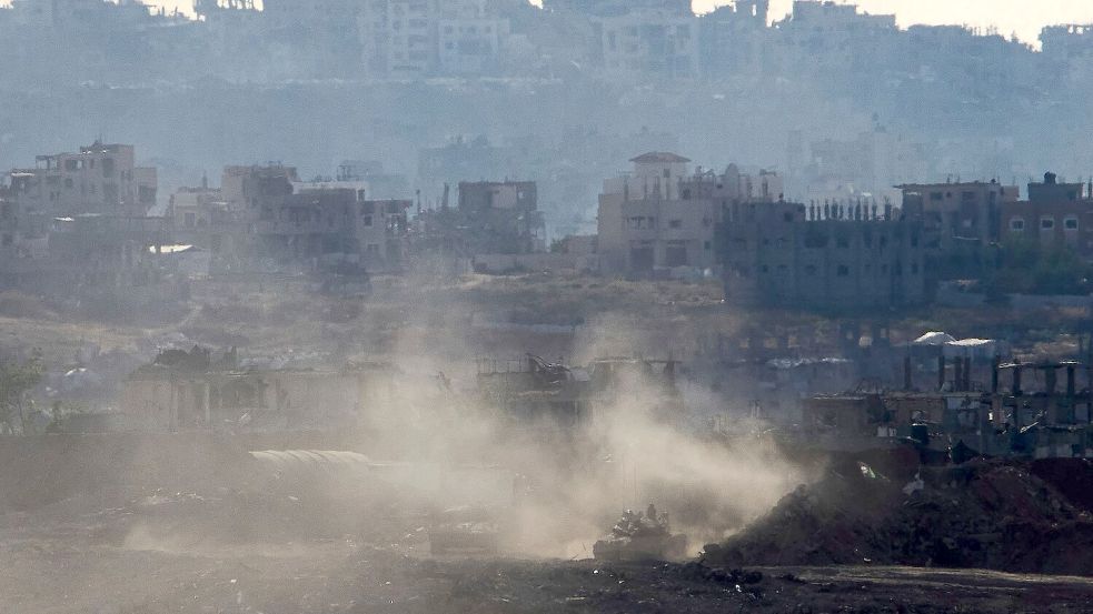 Nach dem Willen der israelischen Regierung soll die Armee den Gazastreifen erobern und auf Dauer besetzt halten. (Archivbild) Foto: Ariel Schalit/AP/dpa