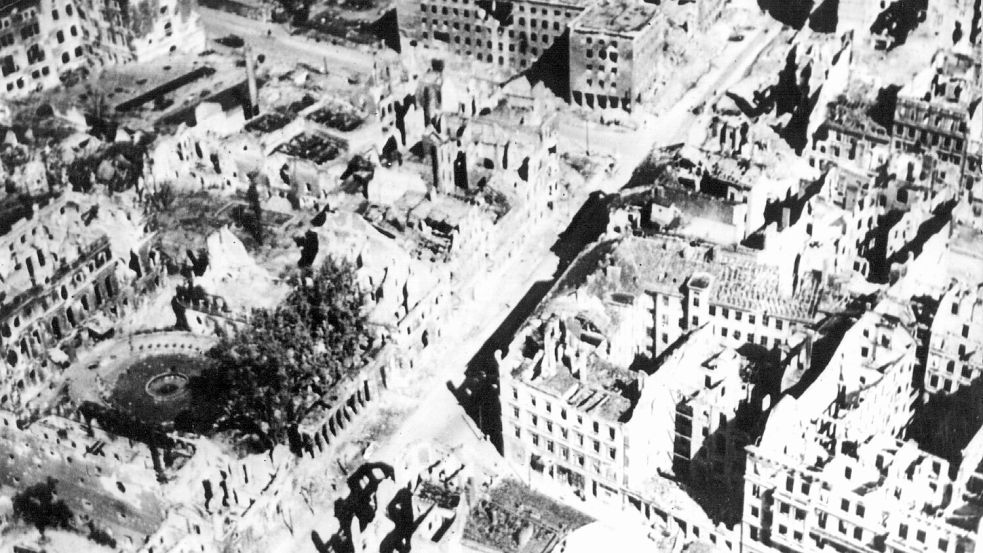 Der vom NS-Staat begonnene Weltkrieg hat nicht nur Berlin in weiten Teilen zerstört. (Archivbild) Foto: picture-alliance / dpa