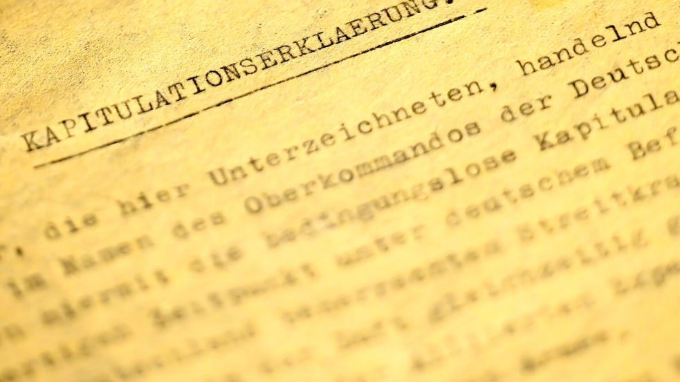 Die Kapitulationserklärung Deutschlands im Zweiten Weltkrieg. (Archivbild) Foto: Sebastian Christoph Gollnow/dpa