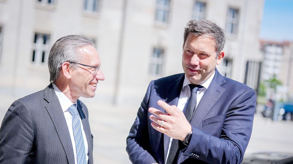 Vizekanzler Klingbeil hat das Finanzministerium übernommen. Foto: Kay Nietfeld/dpa