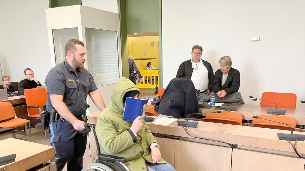 Das Gericht verhängt für beide Angeklagte Haftstrafen. Foto: Britta Schultejans/dpa