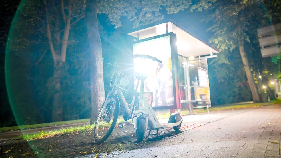 Fahrräder dürfen manchmal mit in den Bus, E-Roller müssen draußen bleiben. Foto: Sina Schuldt/dpa