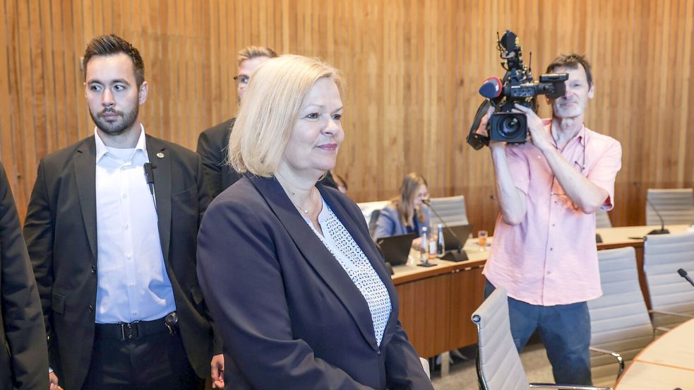 Die ehemalige Bundesinnenministerin Nancy Faeser (SPD) steht im Untersuchungsausschuss des nordrhein-westfälischen Landtags zum Terror-Anschlag von Solingen Rede und Antwort. Foto: Oliver Berg/dpa