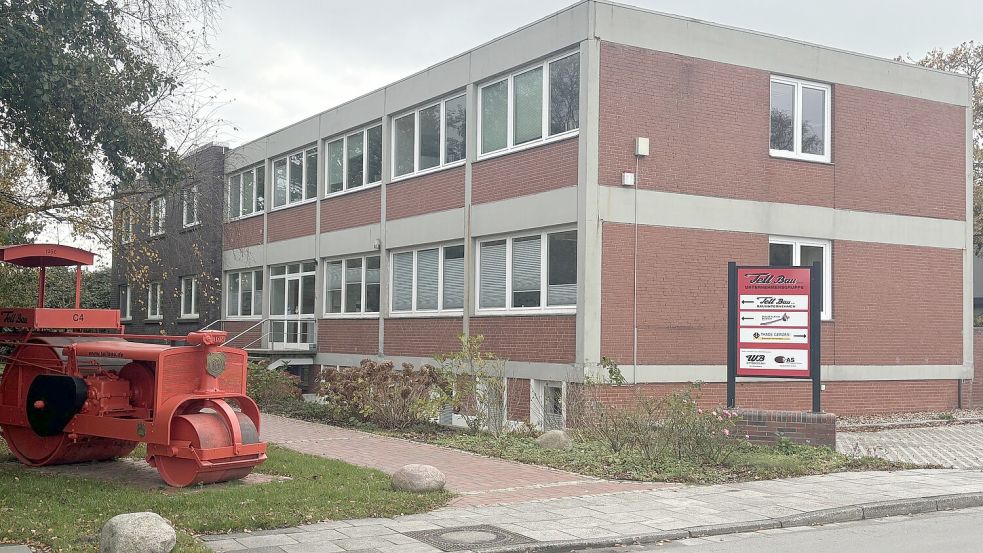 Der bisherige Firmensitz der Firma Tell Bau in Norden: Das Gelände ist zu klein und bietet keine Entwicklungsmöglichkeiten. Foto: Rebecca Kresse