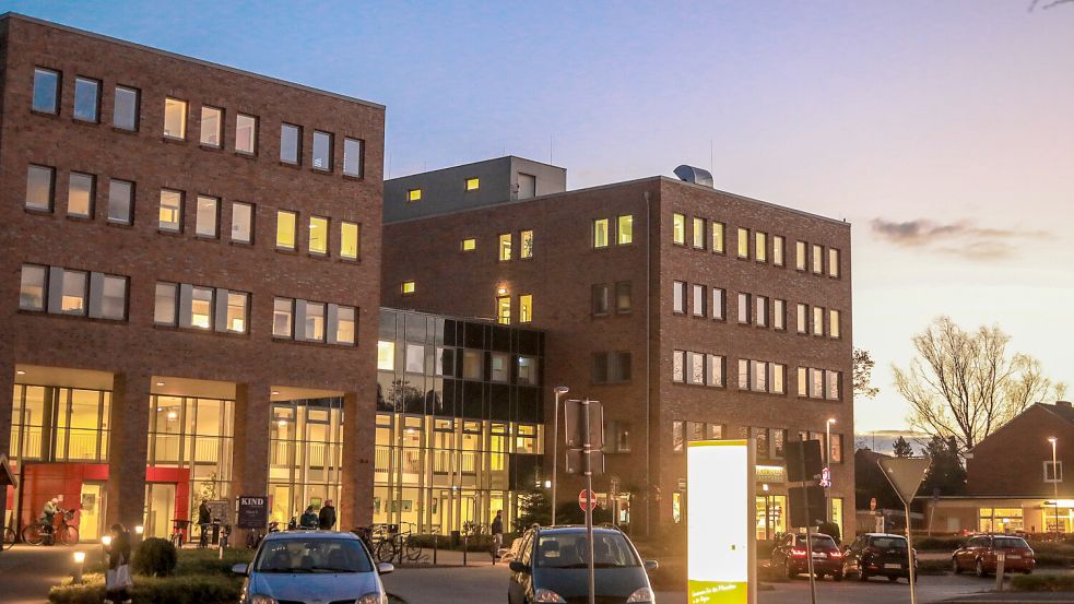 Die Ubbo-Emmius-Klinik in Aurich. Eine 24/7-Notfallversorgung wird es dort nach der Eröffnung der Zentralklinik in Uthwerdum nicht geben. Foto: Romuald Banik