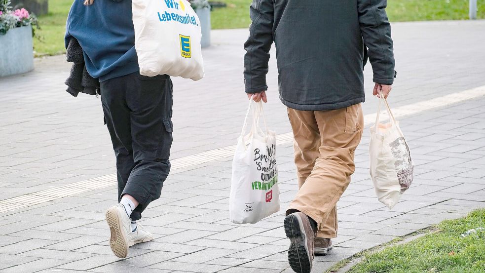 Wie nachhaltig wirken Jutebeutel wirklich? Foto: IMAGO/Michael Gstettenbauer
