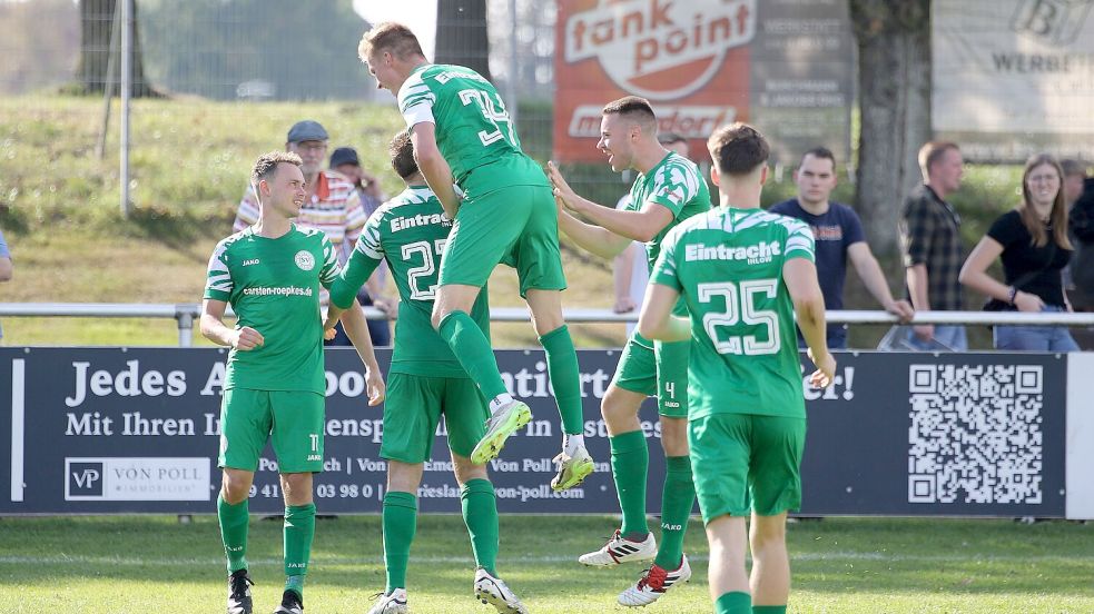 Die Bilanz von Ihlow im Duell mit Verfolger Filsum war eindeutig. Die Grün-Weißen gewannen Hin- und nun auch das Rückspiel. Lohn war der vorzeitige Titelgewinn. Foto: Wilfried Gronewold