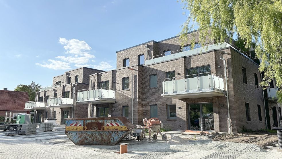 Die beiden Gebäude sind relativ weit fertig. Die Wohnungen verfügen über Balkone oder Terrassen. Foto: Karin Böhmer