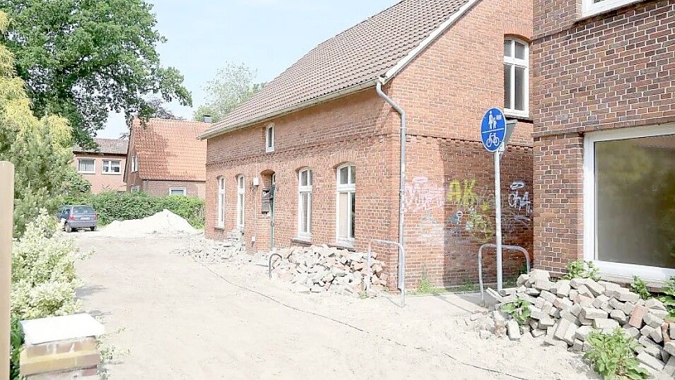 Zwei Häuser wurden an der Stelle abgerissen, der dortige Verbindungsweg verlegt. Foto: Romuald Banik