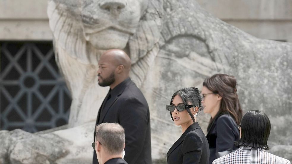 Kim Kardashian berichtete vor Gericht von ihrer Panik und Todesangst während des Raubüberfalls auf sie. Foto: Aurelien Morissard/AP/dpa