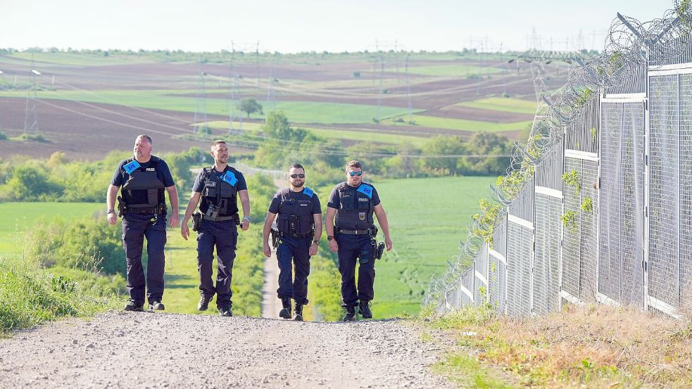 Die EU-Agentur Frontex unterstützt die Mitgliedstaaten der Europäischen Union beim Schutz der EU-Außengrenzen. (Archivbild) Foto: Soeren Stache/dpa