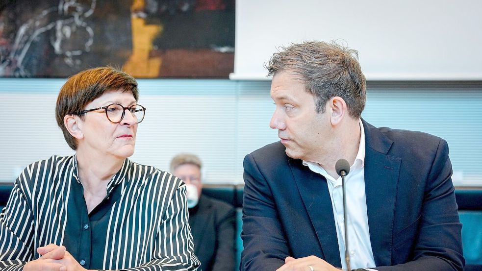 Während Lars Klingbeil neuer Vizekanzler ist, bleibt Saskia Esken ohne Rolle in der neuen Bundesregierung. (Archivbild) Foto: Kay Nietfeld/dpa