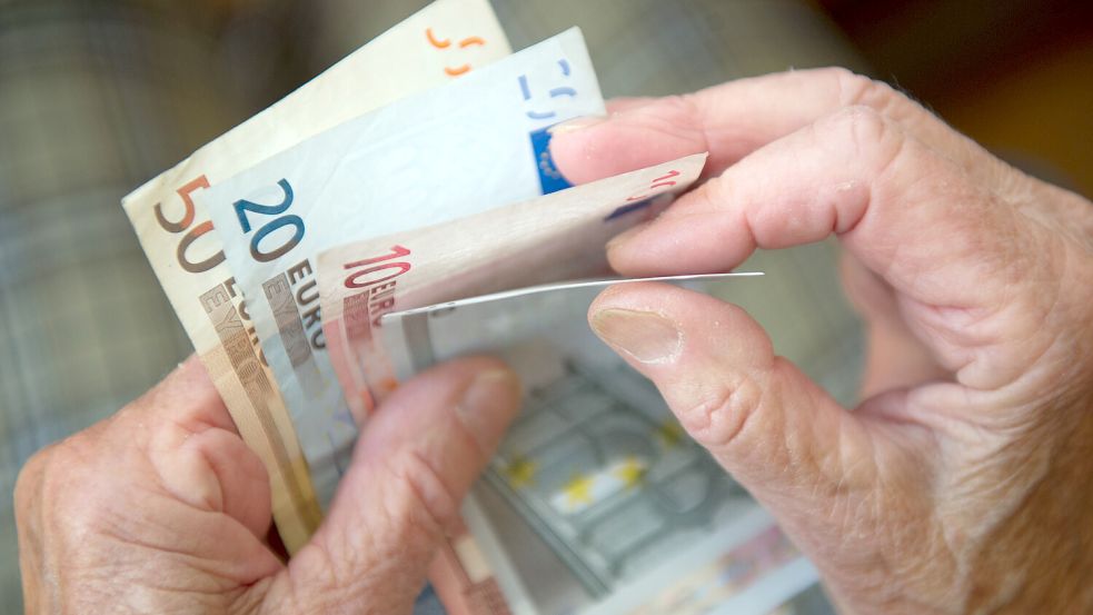 Im Alter möchte man nicht aufs Geld achten müssen. Foto: dpa/Marijan Murat