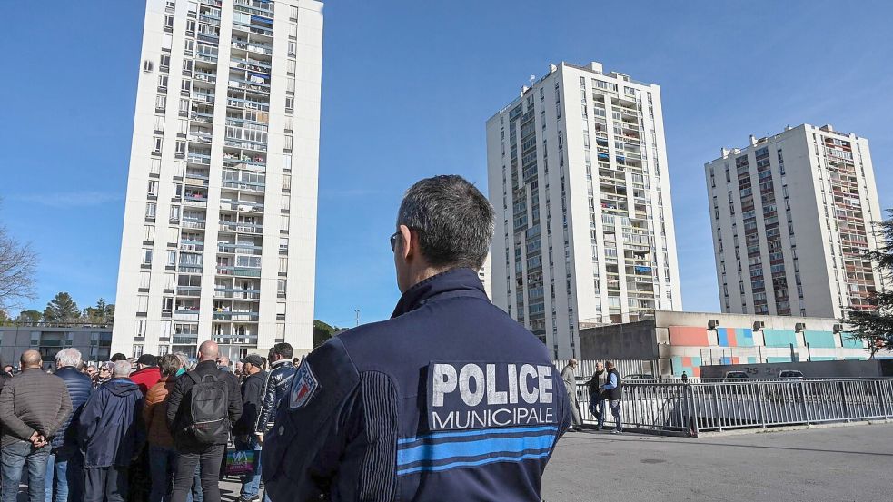 Die Hochhausviertel vieler französischer Großstädte werden vom Drogenhandel geplagt und die Bewohner fühlen sich vom Staat in Stich gelassen (Archivbild). Foto: Pascal Guyot/AFP/dpa