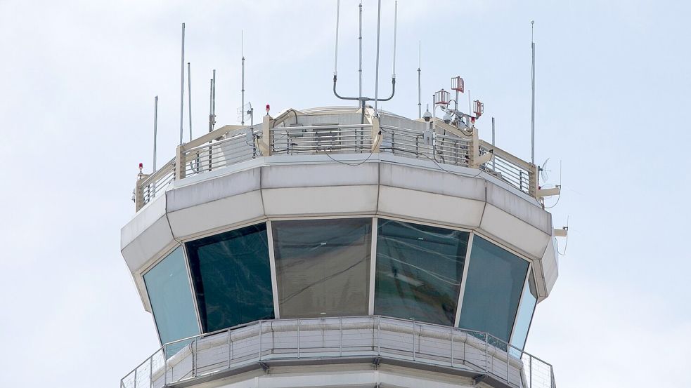 Am Flughafen von Denver verloren die Lotsen kurzzeitig den Kontakt zu den Piloten (Symbolbild) Foto: Jenny Kane/AP/dpa