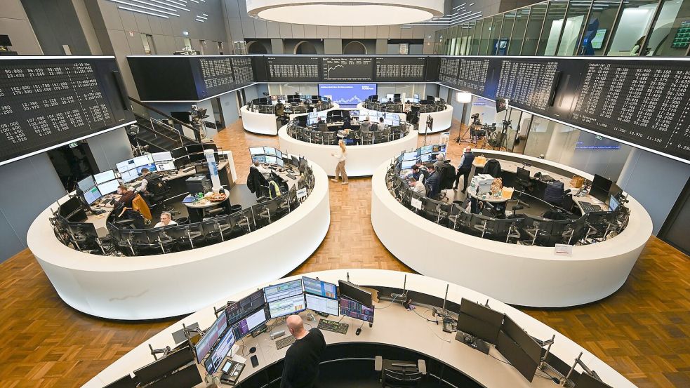 Frankfurter Börse: Die Dax-Konzerne spüren die Konjunkturflaute in Form sinkender Gewinne. Foto: Arne Dedert/dpa