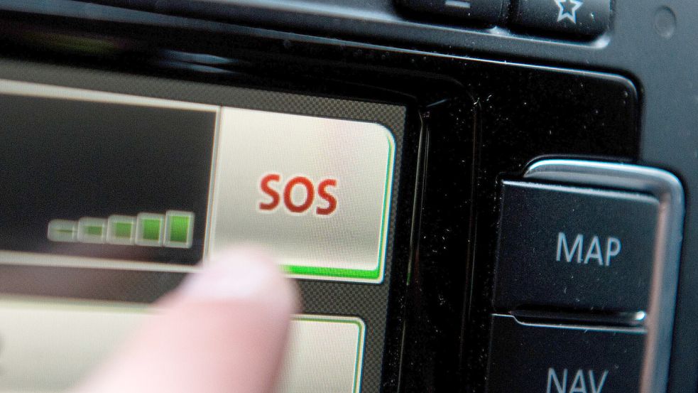Das E-Call-System kann per Knopfdruck ausgelöst werden. Es gibt aber auch einen automatischen Notruf. Foto: DPA