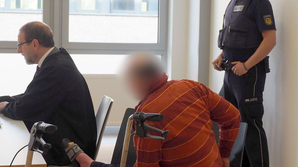 Ein Angeklagter wird wegen versuchten Mordes zu einer Haftstrafe verurteilt. (Archivbild) Foto: Christian Böhmer/dpa