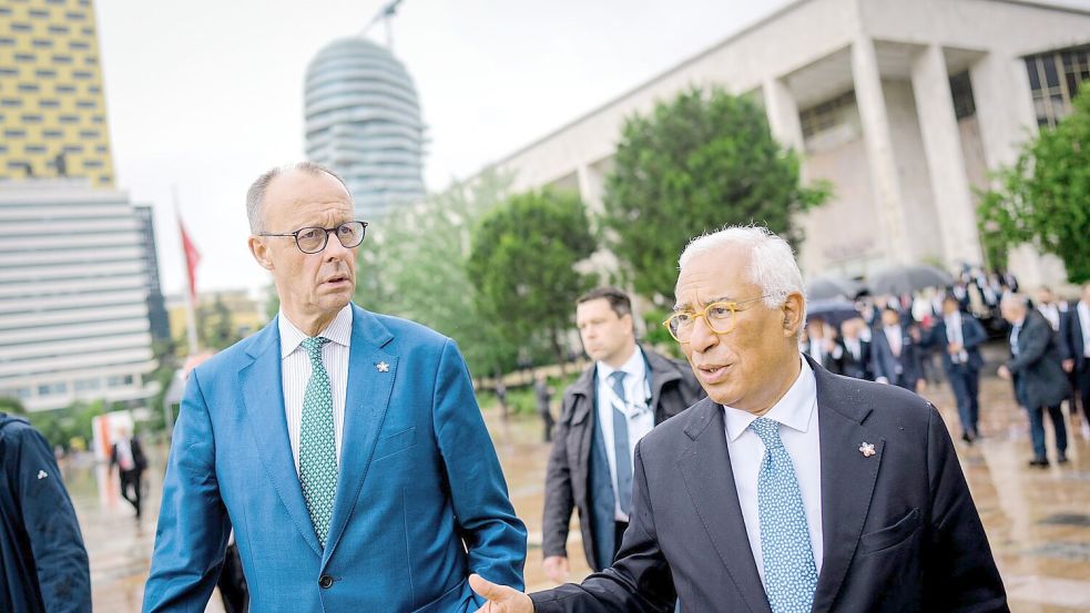 Hoffen auf enge Abstimmung mit den USA: Bundeskanzler Friedrich Merz (l) und EU-Ratspräsident António Costa. Foto: Kay Nietfeld/dpa