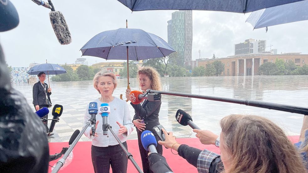 Bereitet einen Vorschlag für ein neues Sanktionspaket vor: EU-Kommissionspräsidentin Ursula von der Leyen. (Archivbild) Foto: Katharina Redanz/dpa