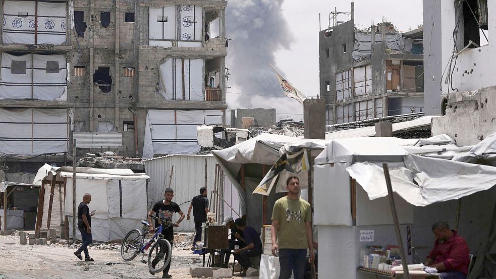 Bei israelischen Angriffen, unter anderem in Dschabalija im Norden des Gazastreifens, soll es viele Tote gegeben haben. Foto: Jehad Alshrafi/AP/dpa