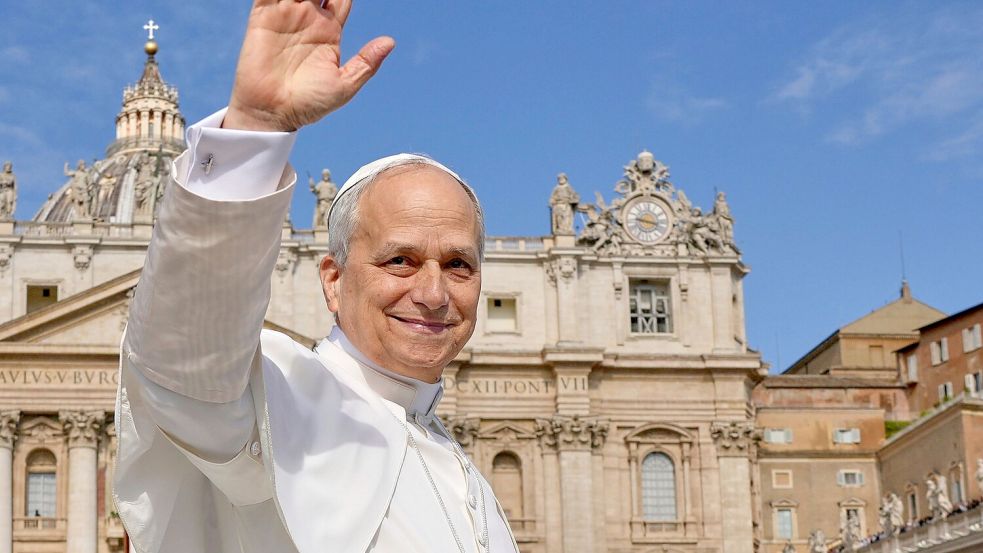 Papst Leo XIV. ist auf dem Petersplatz feierlich in sein Amt eingeführt worden. Foto: Andrew Medichini/AP/dpa