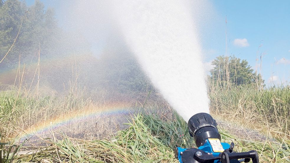 Die Fläche wird derzeit geflutet. Foto: Feuerwehr