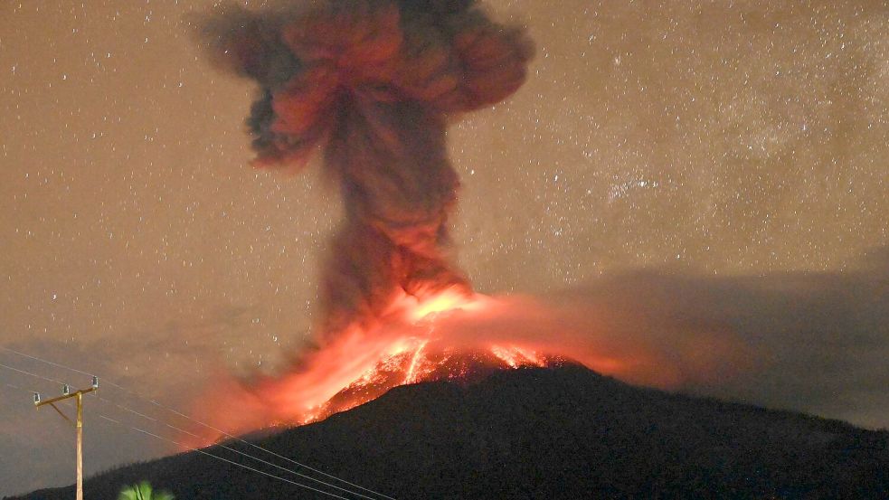 Der Lewotobi Laki-Laki ist seit Monaten immer wieder aktiv. (Archivbild) Foto: Geological Agency/dpa