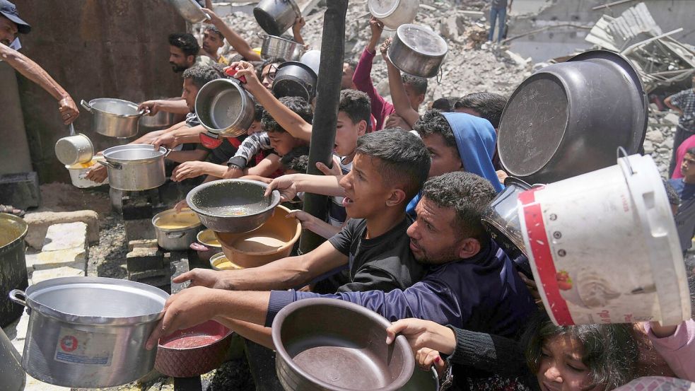Die UN sehen die geplanten Verteilungszentren kritisch, weil Zivilisten auf dem Weg zu dorthin ins Kreuzfeuer geraten könnten. Foto: Jehad Alshrafi/AP/dpa