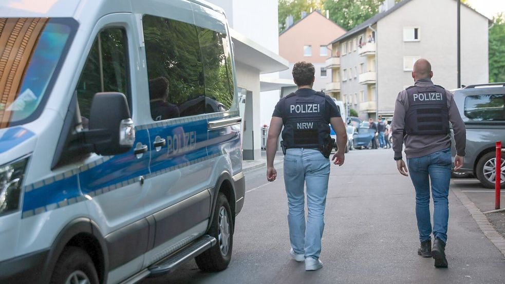 Nach dem Angriff eines Mannes auf mindestens fünf Menschen in Bielefeld gab es einen SEK-Einsatz im Zusammenhang mit der Tat. Foto: Tim Oelbermann/dpa